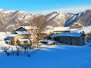 Miragoli con Monte Castello (1089 m), innevati e baciati dal sole-22nov25 - FOTOGALLERY